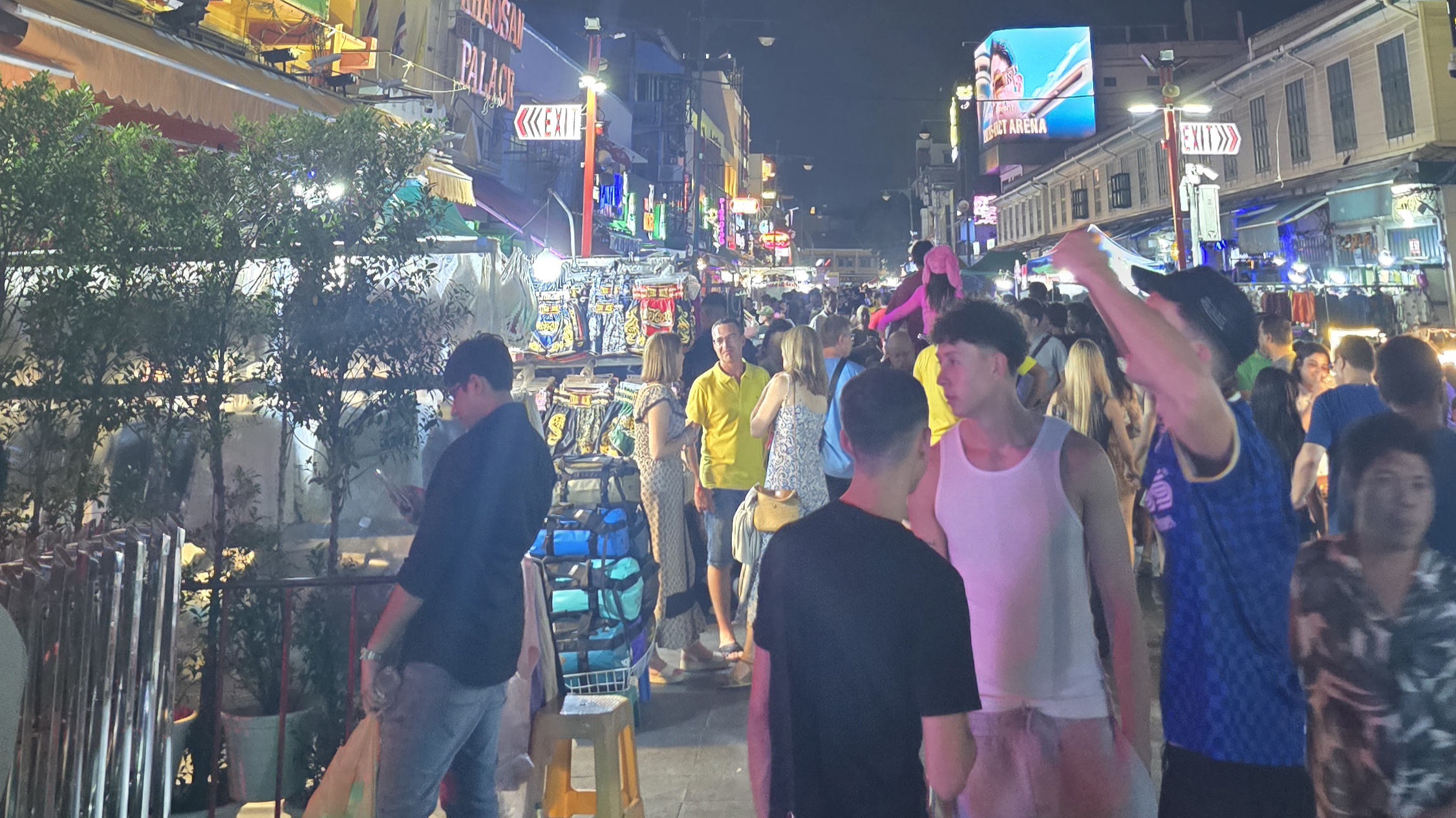 Bangkok Feels Young: Energy Compared to Seoul and Paris